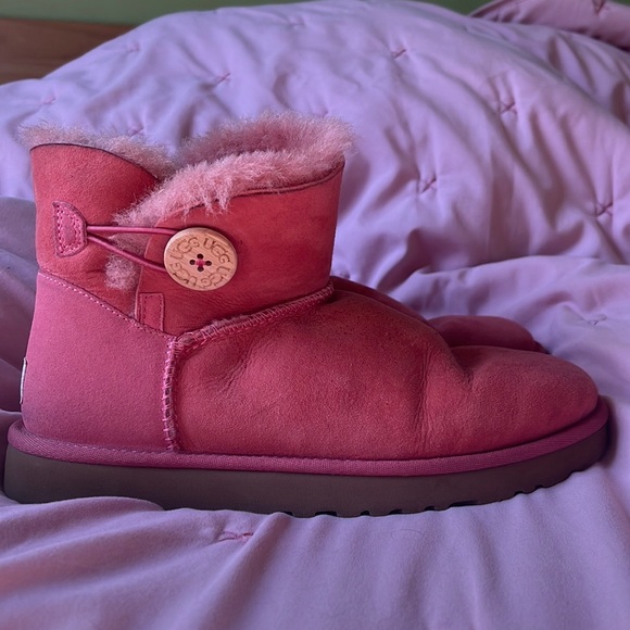 Pink UGG minis - Picture 3 of 5